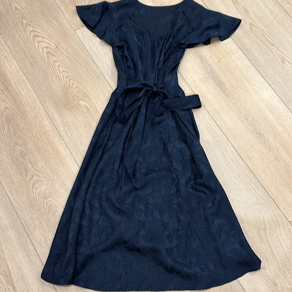 Women’s Marc Jacobs XS cap sleeve, tie back dressto knee. Like new. 100% silk - Picture 6 of 7